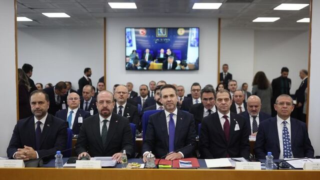 Bakan Bayraktar: Yenilenebilir enerji yatırımları hız kesmeyecek