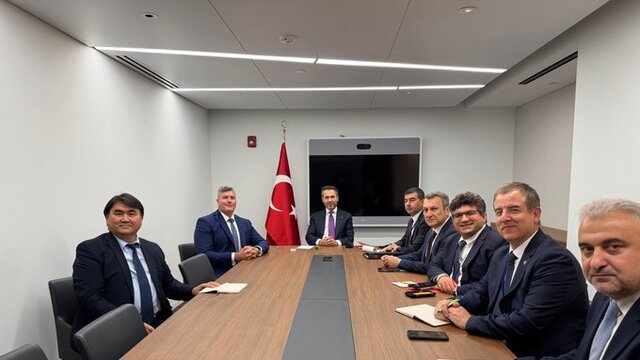 Enerji Bakanı Bayraktar, Chevron Eurasia Başkanı Magness ile görüştü